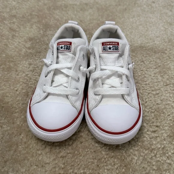 Converse Toddler Size 10 Low-Top Chucks - Picture 2 of 5